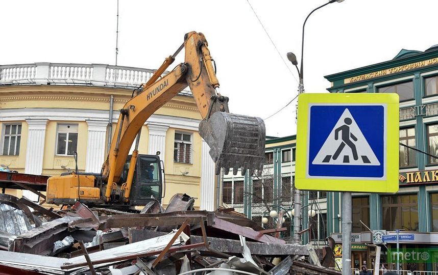 Если владельцы самостроя откажутся его сносить, то их земельный участок может быть конфискован. Фото Василий Кузьмичёнок