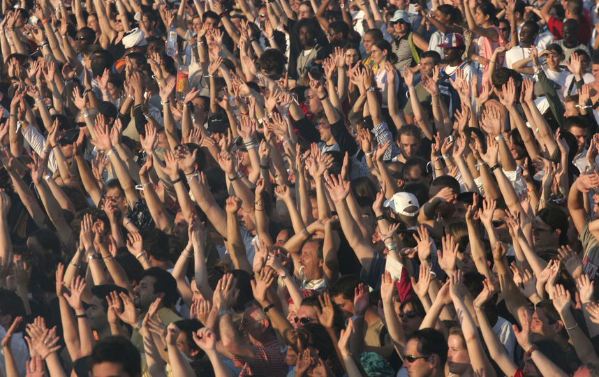 16-летняя американка довизжалась до разрыва легкого на концерте поп-группы. Фото Getty