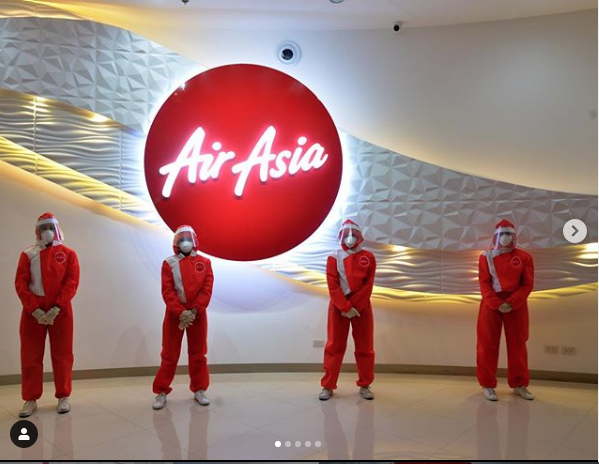 Cтюардессы в новой форме. Фото INSTAGRAM / @pueyquinones, "Metro"