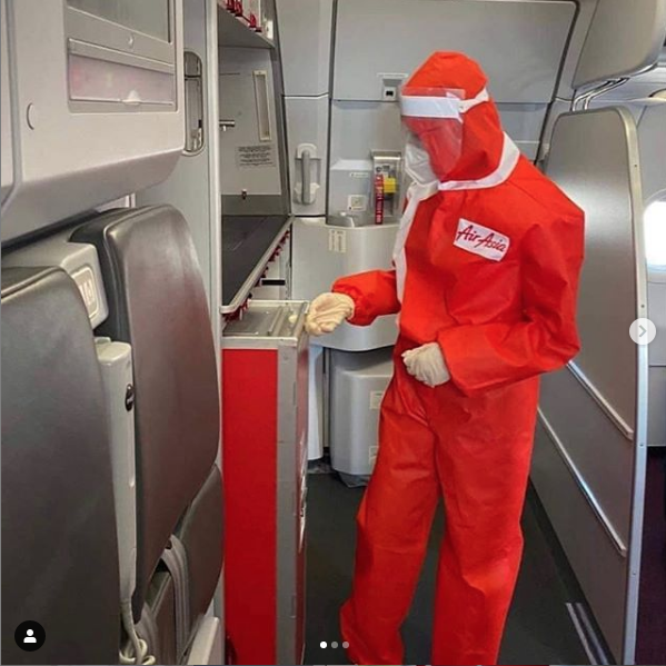 Cтюардессы в новой форме. Фото INSTAGRAM / @pueyquinones, "Metro"