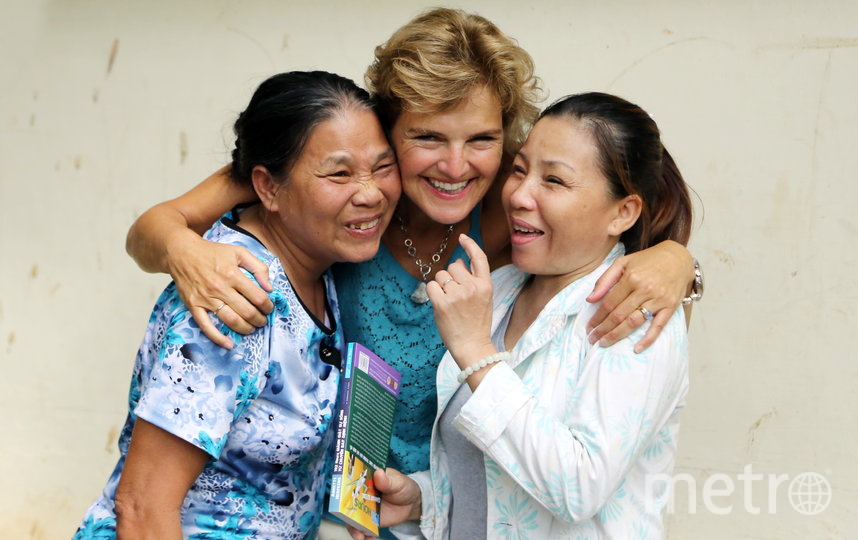 Аннетт Херфкенс и две медсестры, которые оказали ей первую помощь. Фото предоставила Annette Herfkens, "Metro"