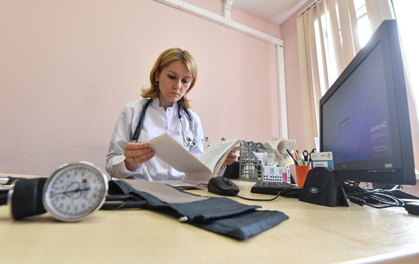 В Минтруде назвали причины сокращения размера больничного