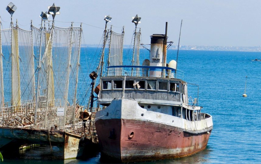 В Крыму пытаются спасти от "расстрела" судно, принимавшее участие в обороне Севастополя