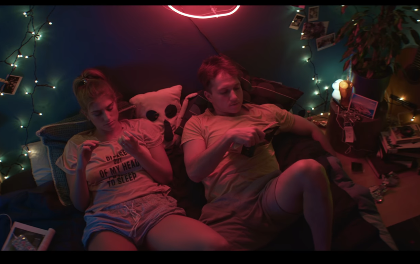 Кадр из сериала "В постели". Фото Предоставлено организаторами