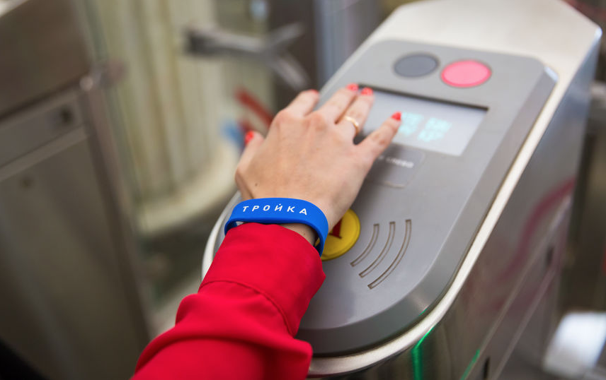 Систему, разработанную Сбербанком и VisionLab, уже протестировали на четырёх станций московского метро. Фото РИА Новости