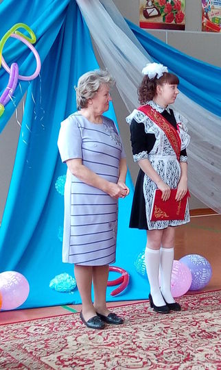 В селе, которое строили заключённые, прошёл последний звонок для единственной 11-классницы