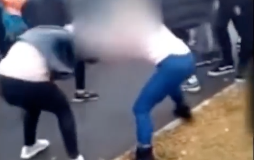 Избиение школьницы в Удмуртии. Фото Скриншот Youtube