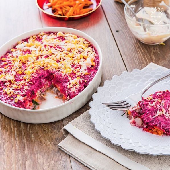 Салат "Селёдка под шубой". Фото Скриншот Instagram: chefmarket