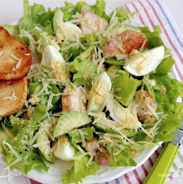 Салат "Цезарь". Фото Скриншот Instagram: iaroslava8743