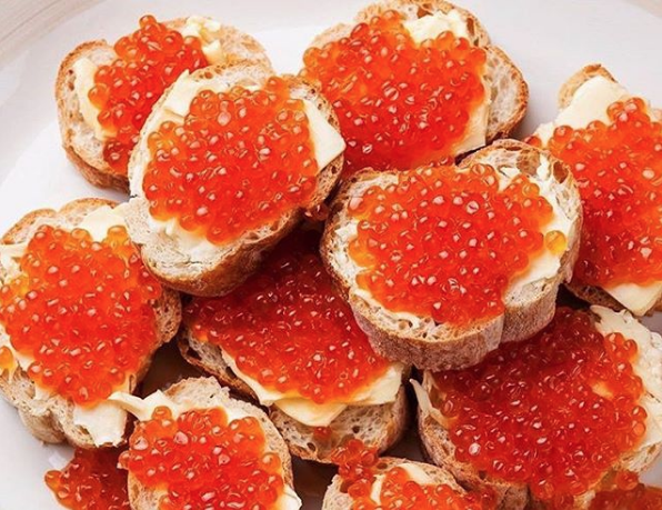 Бутерброды с икрой. Фото Скриншот Instagram: krasnaya.ikra6646