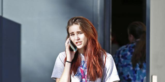 Использование телефона в учебных заведениях законодательством не регламентировано, что автоматически означает разрешение на его использование "по умолчанию".