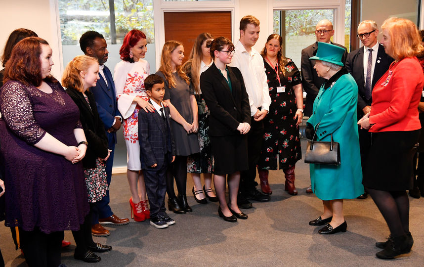 Застенчивый мальчик. Фото AFP