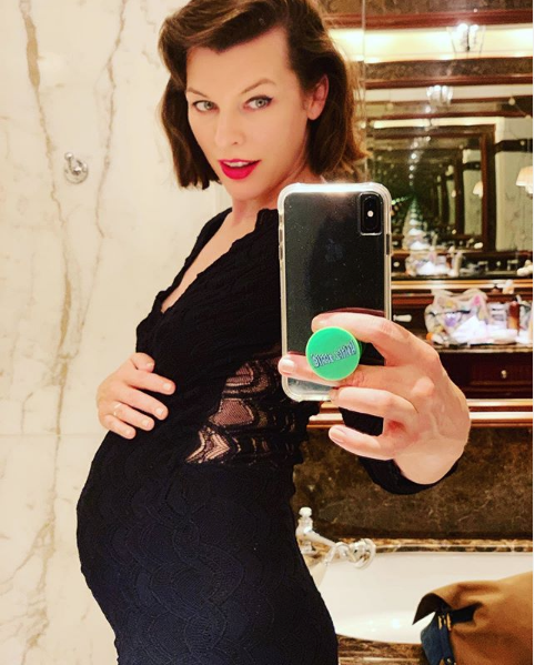 Милла Йовович с дочерьми. Фото instagram.com/millajovovich/