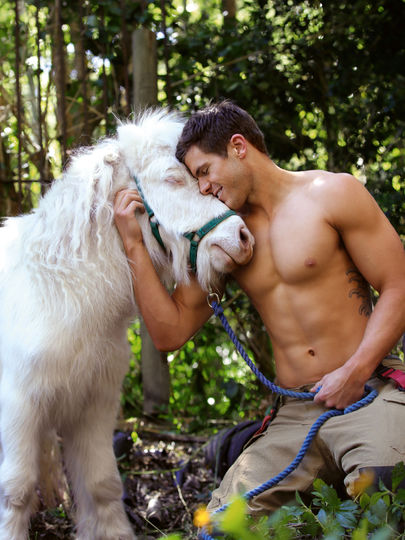 Австралийские пожарные выпустили серию ежегодных календарей. Фото David Rogers | Australian Firefighters Calendar