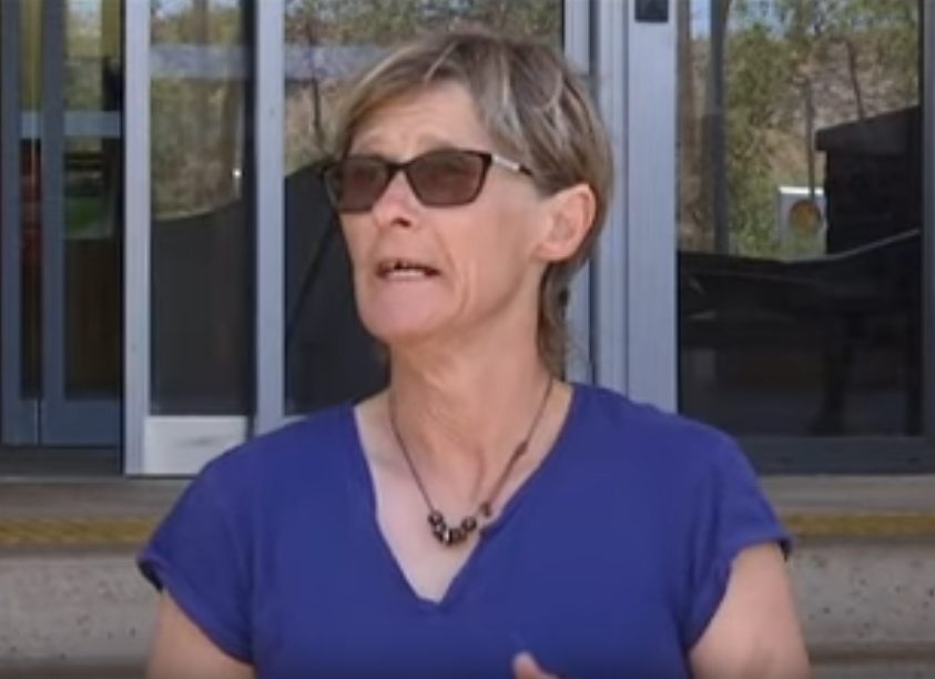 Жительница Австралии выжила, проведя 12 дней в пустынной местности. Фото скриншот www.youtube.com/watch?v=PR7IO-91OMg, Скриншот Youtube