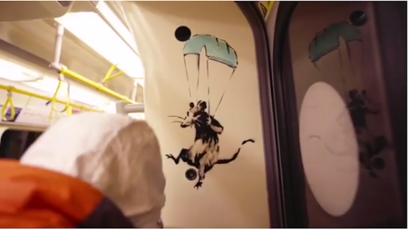 Бэнкси в лондонском метро нарисовал крыс и заснял процесс на видео