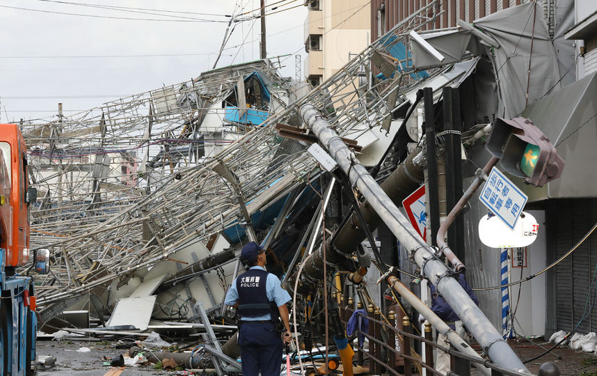 Последствия тайфуна «Джеби» в Японии. Фото AFP
