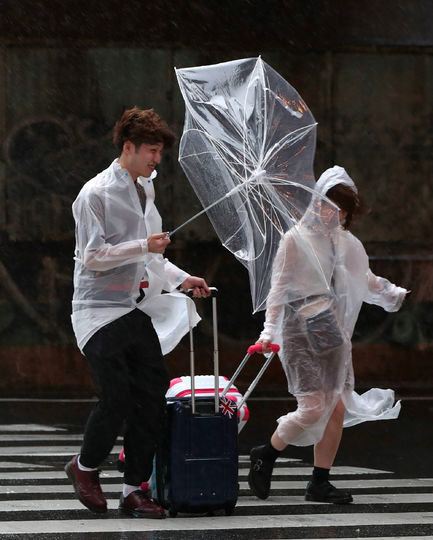 Последствия тайфуна «Джеби» в Японии. Фото AFP