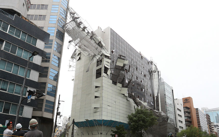 Последствия тайфуна «Джеби» в Японии. Фото AFP