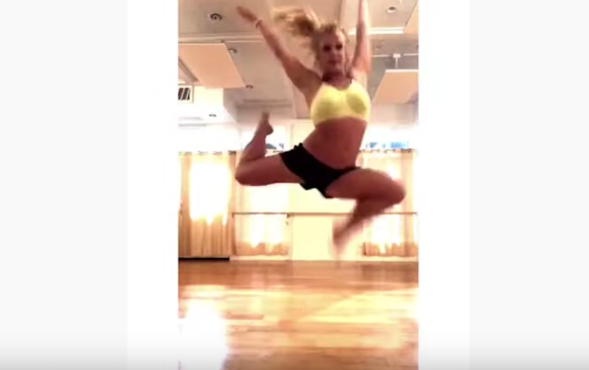 Бритни Спирс опубликовала видео танца, во время которого сломала ногу
