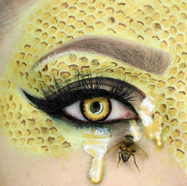 Бьюти-блогер прославилась благодаря макияжу с жуками и пауками