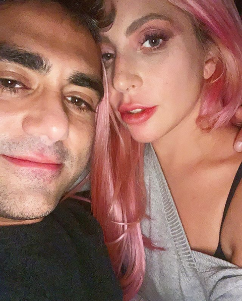 Леди Гага с бойфрендом. Фото скриншот: .instagram.com/ladygaga/