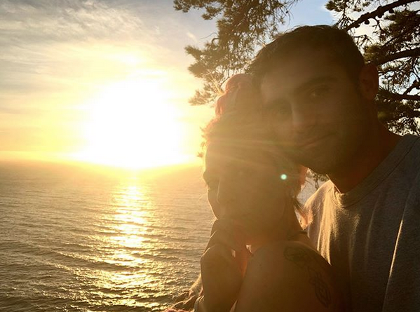 Леди Гага с бойфрендом. Фото скриншот: .instagram.com/ladygaga/