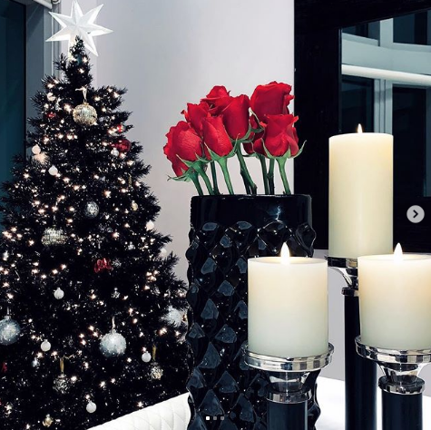 Чёрная ёлка. Фото instagram.com/osgood_21