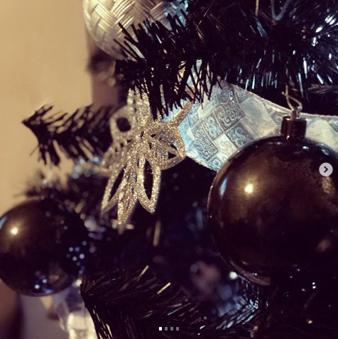 Чёрная ёлка. Фото instagram.com/king_brobert