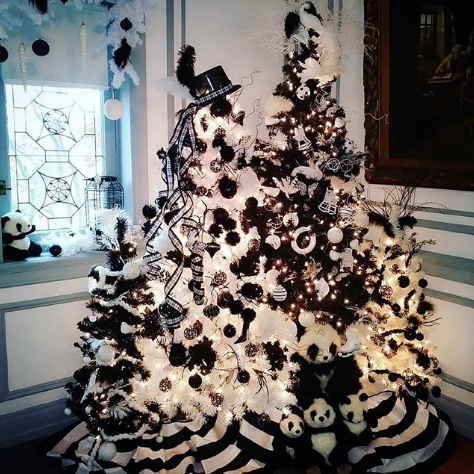 Чёрная ёлка. Фото instagram.com/jamesnovotnylifestyledesign