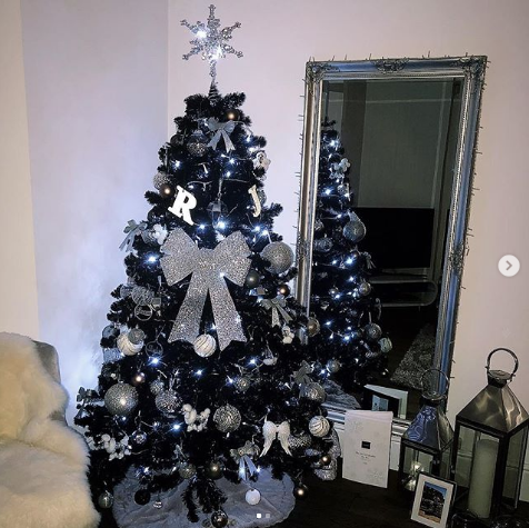 Чёрная ёлка. Фото instagram.com/jazzbrycex