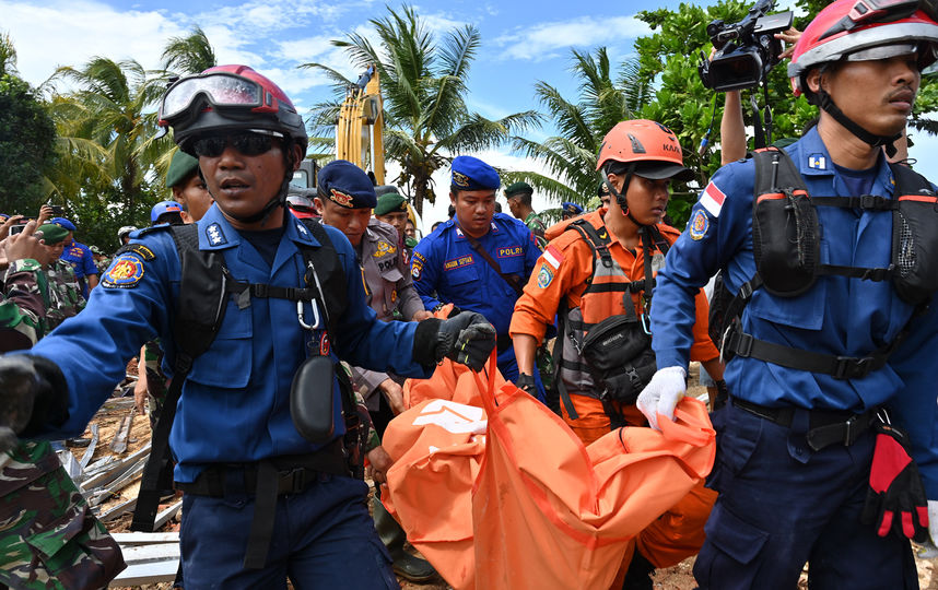 Число жертв цунами в Индонезии возросло до 281 человек