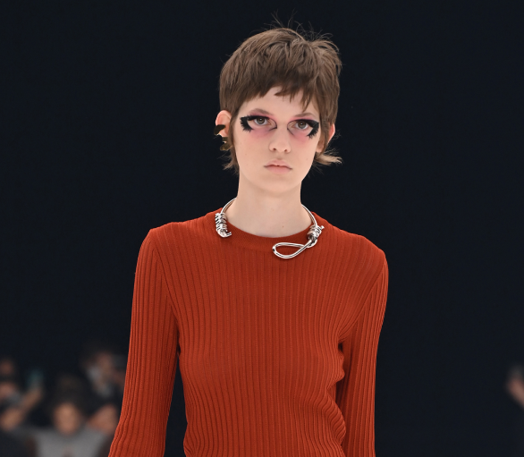 Колье-петля. Фото Getty