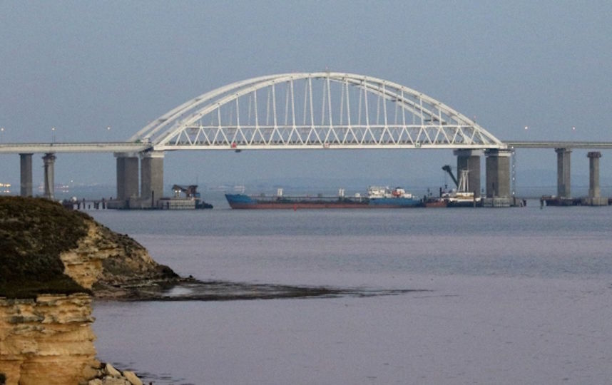 Что случилось в Керченском проливе: РФ возбудила дело о нарушении госграницы, а Украина может ввести военное положение