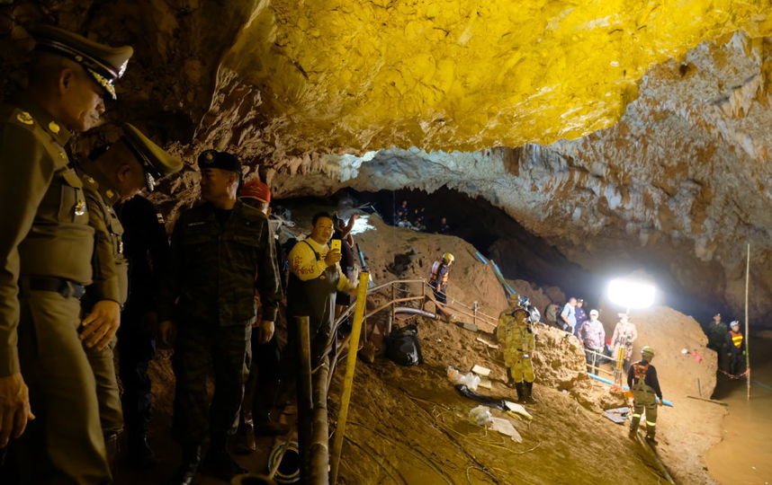Дайвер погиб по время операции по спасению детей из пещеры в Таиланде. Фото Getty