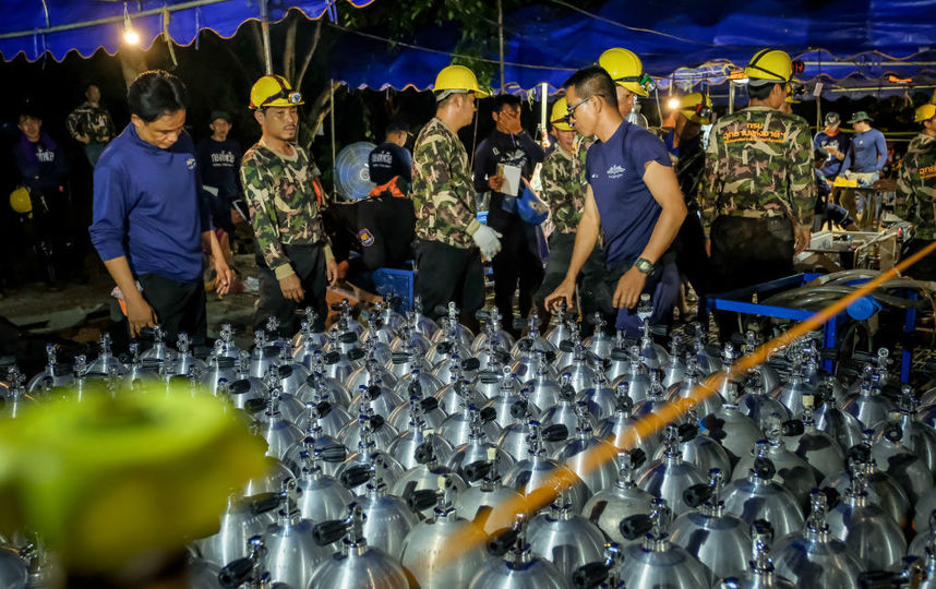 Дайвер погиб по время операции по спасению детей из пещеры в Таиланде. Фото Getty