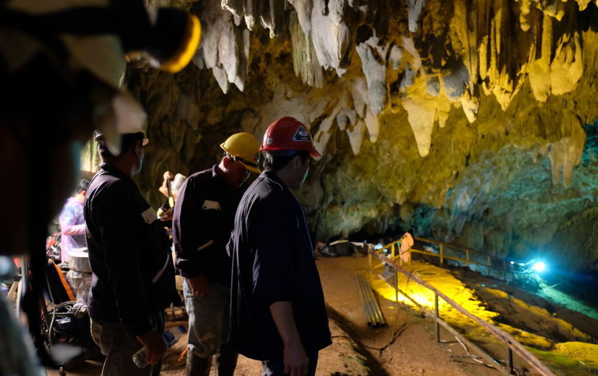 Дайвер погиб по время операции по спасению детей из пещеры в Таиланде. Фото Getty