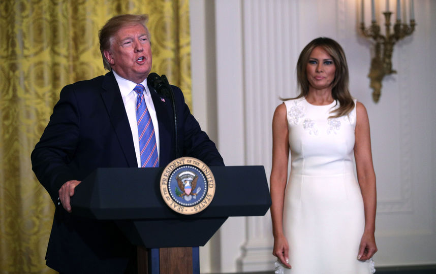 Дональд Трамп и Мелания Трамп в белом. Фото Getty