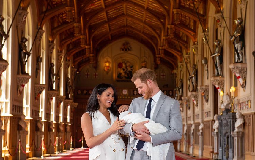 Меган Маркл и принц Гарри с сыном. Фото AFP