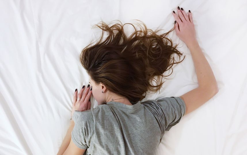 Долго спать в выходные полезно для здоровья, обнаружили учёные