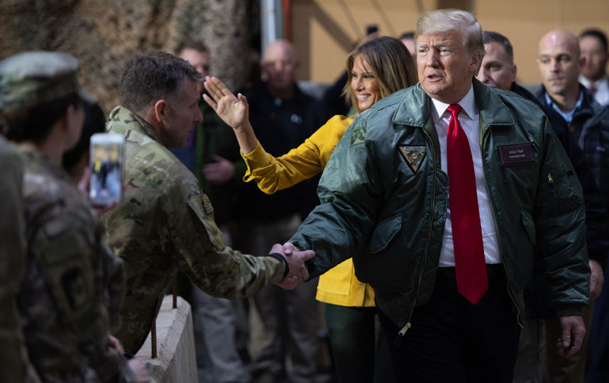 Дональд и Мелания Трамп неожиданно посетили американскую авиабазу в Ираке