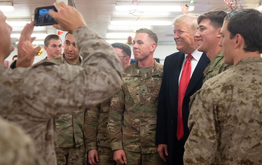 Дональд и Мелания Трамп посетили американскую авиабазу в Ираке. Фото AFP