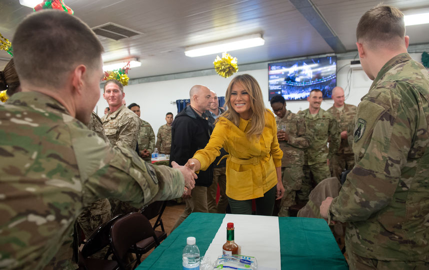 Дональд и Мелания Трамп посетили американскую авиабазу в Ираке. Фото AFP