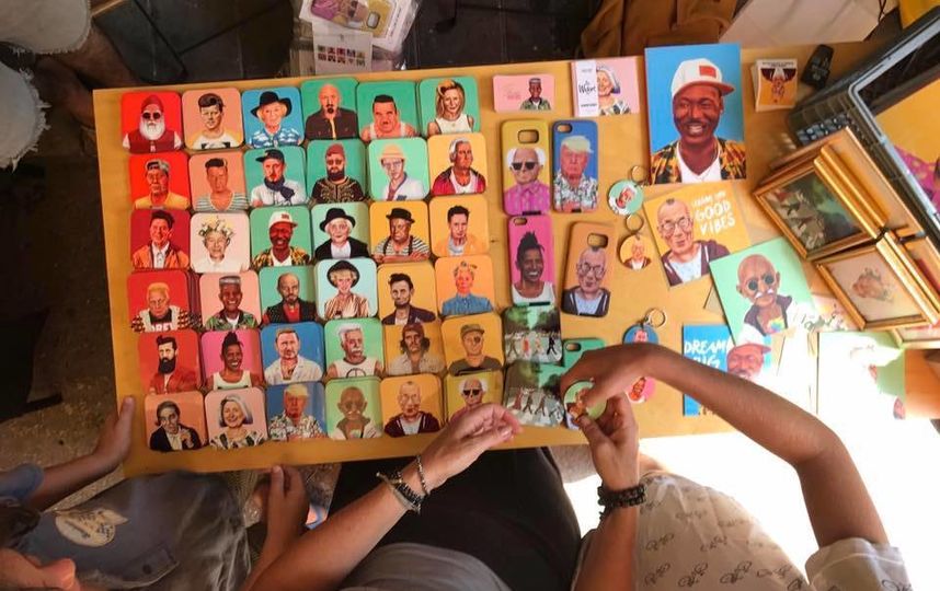 Творения Амита украшают чехлы для смартфонов, держатели для чашек и футболки. Фото Амит Шимони