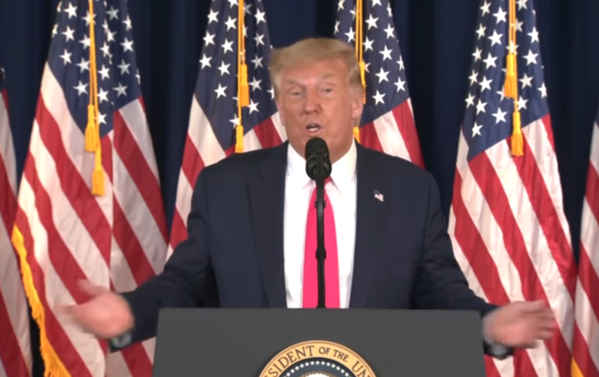 Дональд Трамп сбежал с пресс-конференции после вопроса журналистки: видео