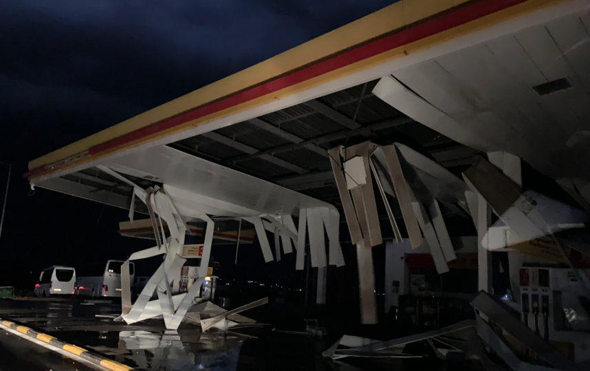 Последствия урагана. Фото скриншот twitter.com/topouzid?lang=ru