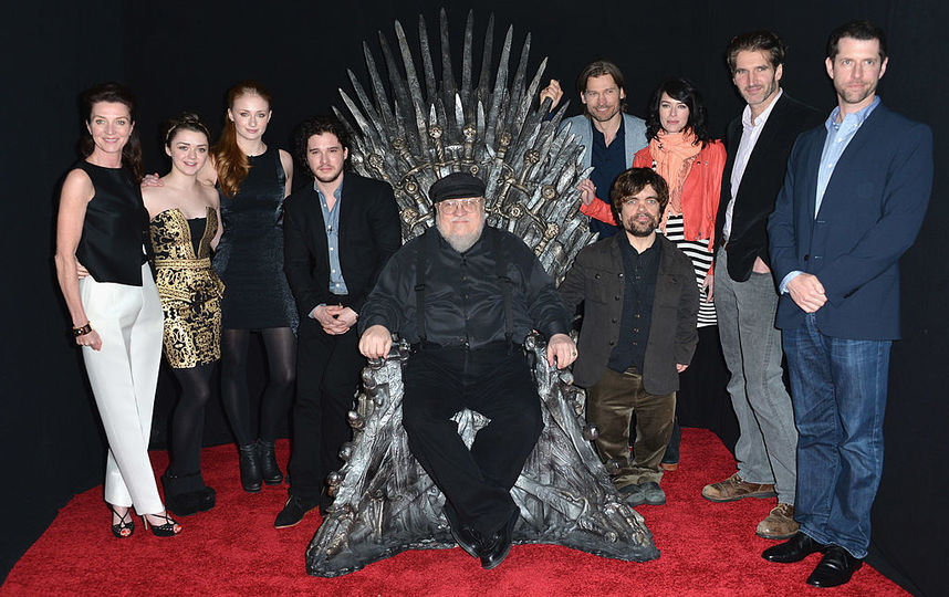 Джордж Р.Р. Мартин и актёры сериала. Фото Getty