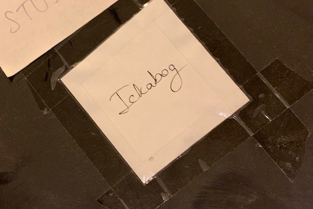 Рукопись "Икабога" более 10 лет лежала в коробке на чердаке. Фото Twitter @jk_rowling