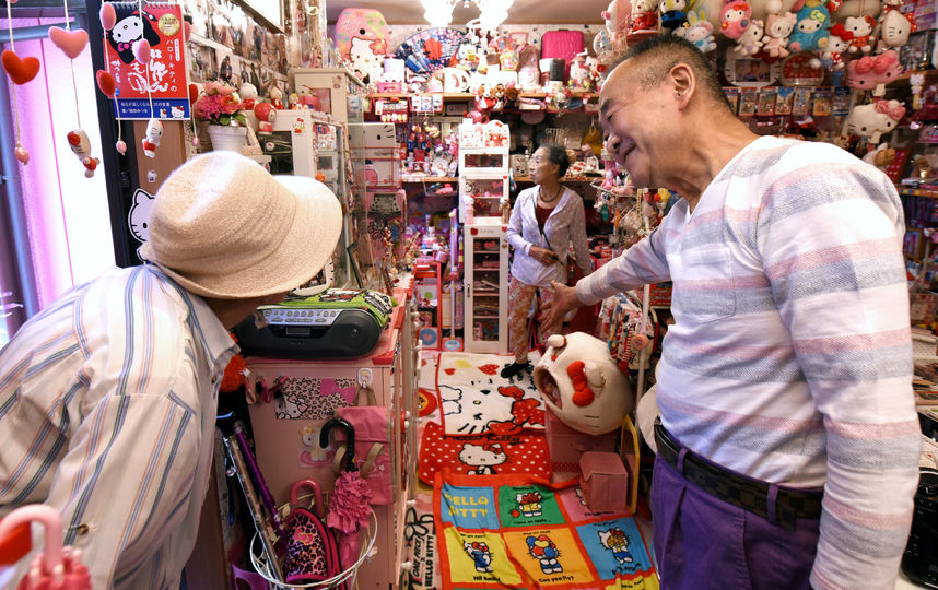 Отставной японский полицейский стал обладателем самой большой в мире коллекции кукол Hello Kitty. Фото AFP