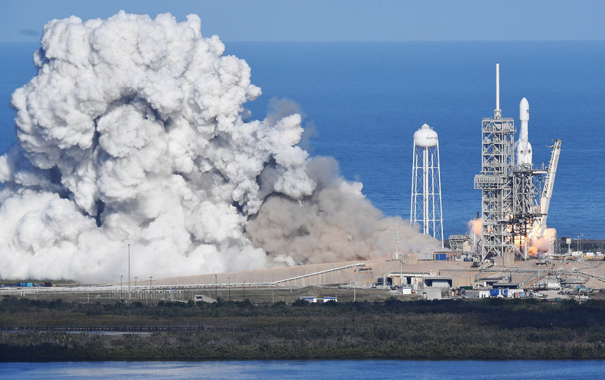 Запуск ракеты Falcon Heavy. Фото AFP